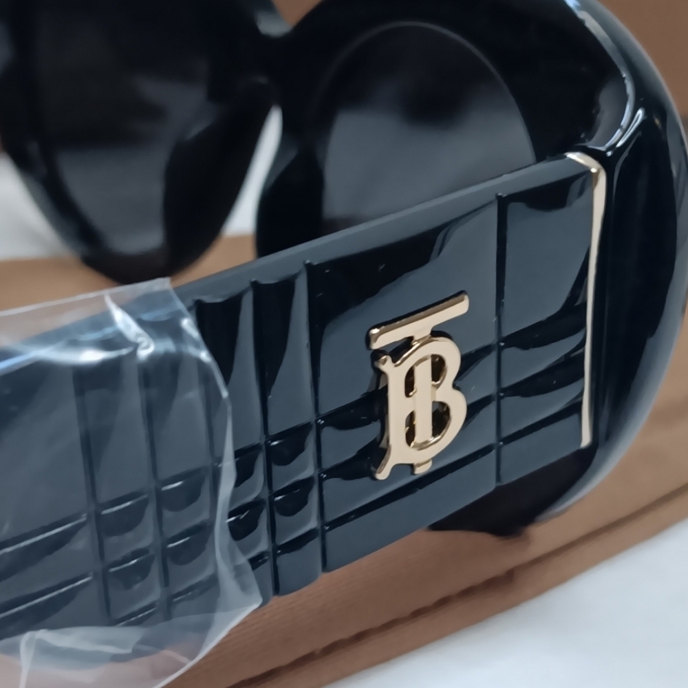 Burberry Chic Black Sunglasses/ FULL INCLUSION/ BNWT - Picture 3 of 10